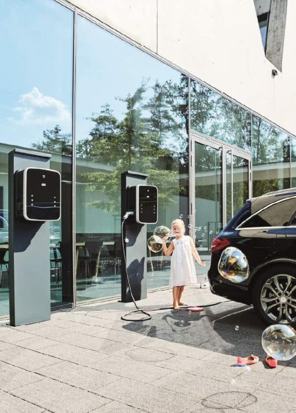 Dwustanowiskowa stacja ładowania pojazdów elektrycznych eMH3 TWIN 44kW